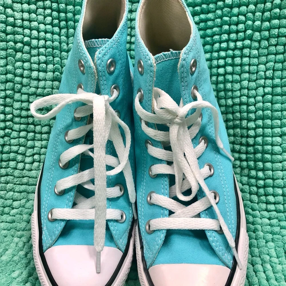 Converse Women’s High-Top Sneakers - Turquoise and White. Like New. Beautiful!